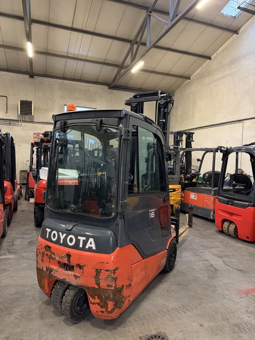 Wózek widłowy elektryczny Toyota 8FBET16 Triplex maszt