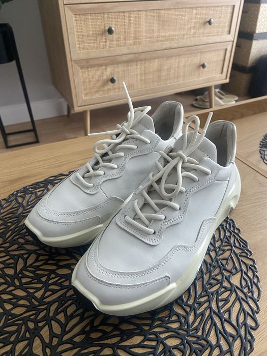 Sneakersy ECCO w bardzo dobrym stanie.