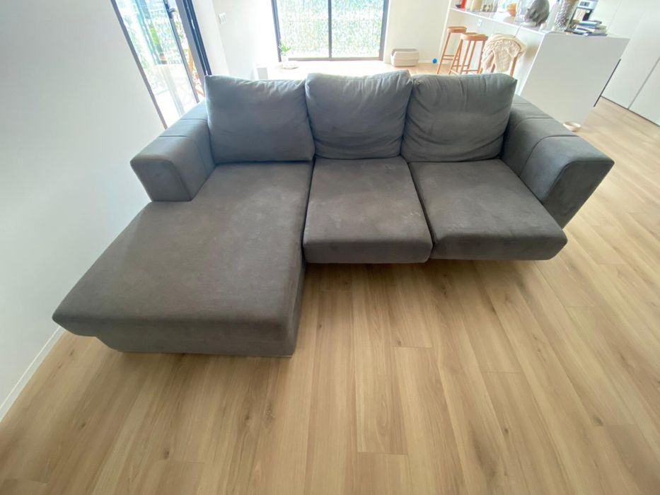 Sofá chaise longue cinzento confortável