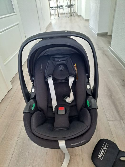 Fotelik nosidełko Maxi-cosi Peble 360 pro w kolorze czarnym.