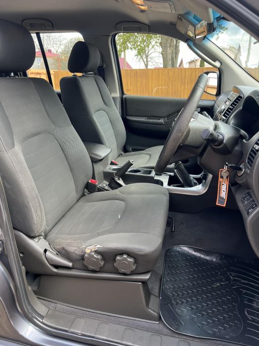 Nissan Navara авто для ЗСУ