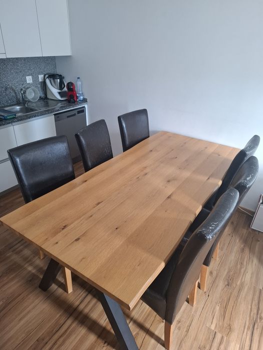 Mesa de madeira maciça extensível