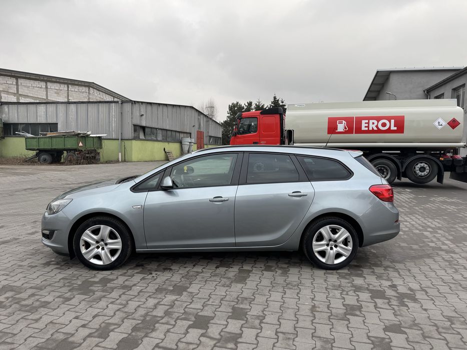 Opel Astra J Kombi  LIFT ! 1.4 Turbo Klima Alu PDC LED ! Serwis!