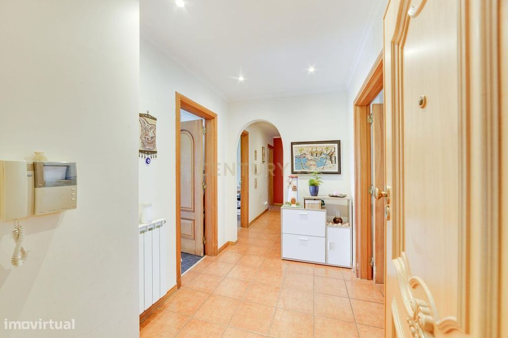 Espaçosa Moradia T3 em Quinta do Anjo, Palmela