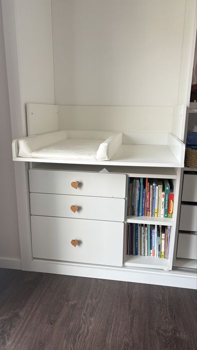 Movel muda fraldas smastad ikea com colcao e puxadores