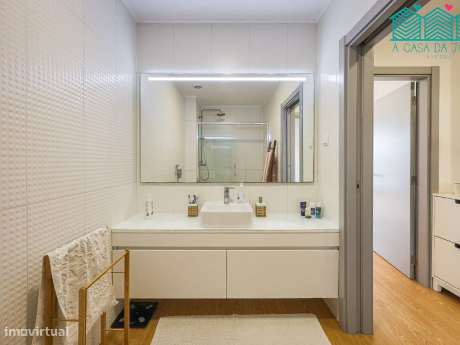 Apartamento T2 com Lugar de Garagem no Bairro do Liceu