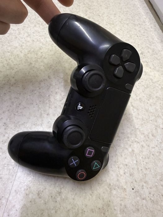PlayStation 4 DualSense геймпад