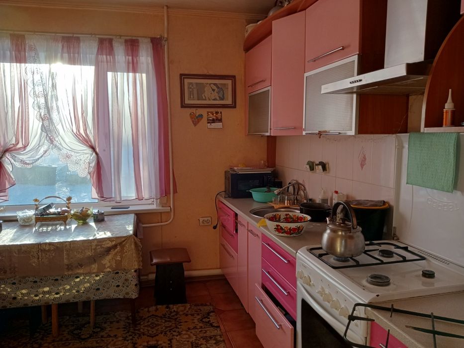 Продам дом два полных этажа на улице имеется кухня в доме ванна туалет