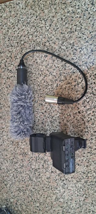 Sony FDR AX-700 como nova + acessórios de som profissional