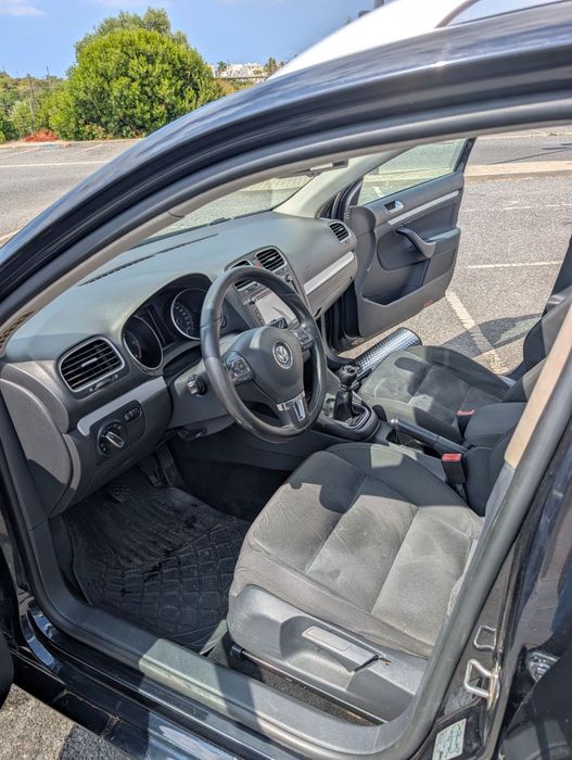 VW Golf Variant 2011 – Muito bem equipada, estimada e com extras que fazem a diferença