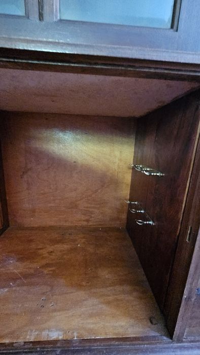 Armário de Madeira antigo