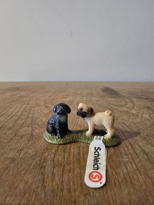 Schleich para mopsow na kładce figurka model wycofany z 2009 r.