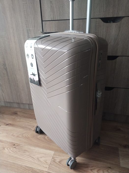 Чемодан большой полипропилен с расширением новый