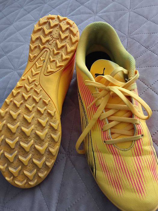 Buty piłkarskie PUMA Ultra Play TT