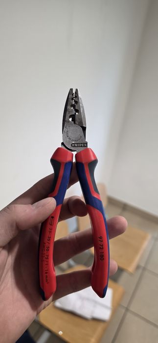 Szczypce do tulejek knipex zaciskarka