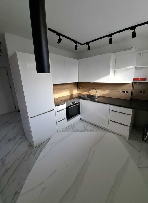 Mieszkanie 44 m² na wynajem, Gliwice-Łabędy, 2 pokoje z kuchnią, łazienką, balkonem i piwnicą, po remoncie możliwość wynajęcia garażu pod blokiem