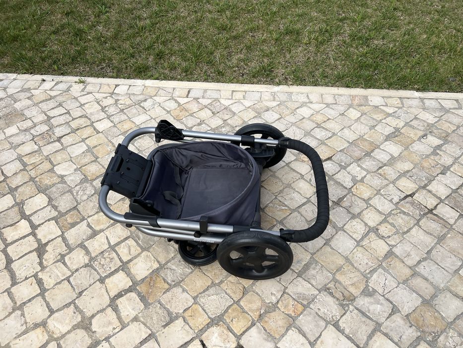 Carrinho de bebé e alcofa