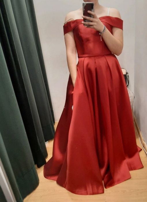 Vestido em cetim vermelho
