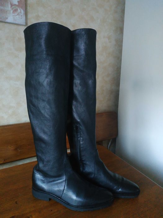 Ботфорти жіночі шкіряні чорного кольору на низькому ходу 40 р/26,5 см