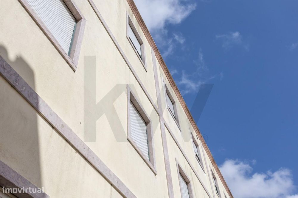 Spacious T2 (92 m²) in Alcântara – Natural Light + Premium Location |