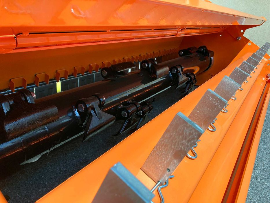 Triturador Pesado 2m TORO-200- p/trator 60-120cv - 5 Correias c/ CARDÃ