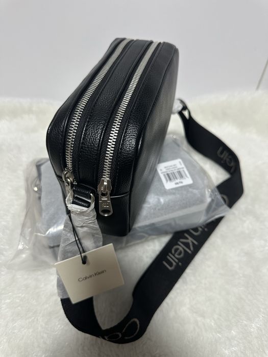 Жіноча сумка-кросбоді Calvin Klein- Ultralight Crossbody Bag