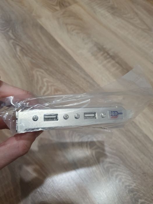 Śledź / port 2x USB do obudowy tylnej NOWE