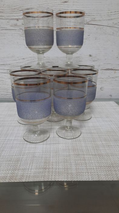 Скляні келихи в наявності  10 шт