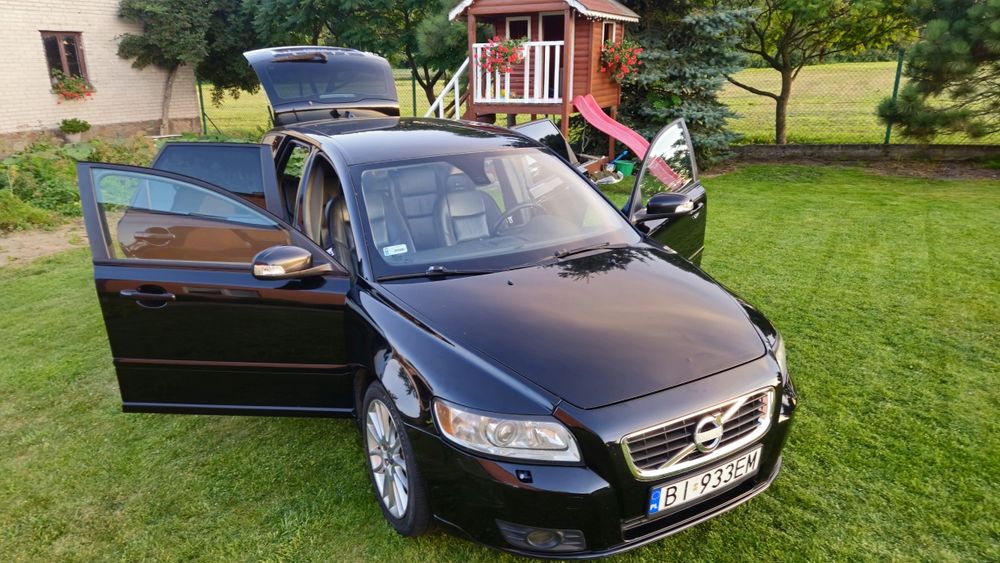 VOLVO V50 D5 momentum 180koni