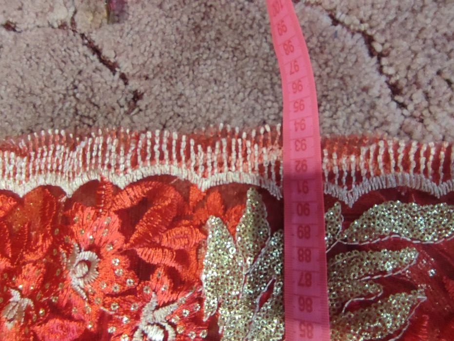 Продам святкову сукню з вишивкою