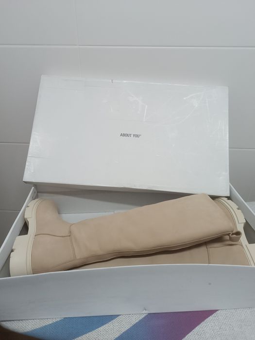 Botas  de cano alto (oportunidade)