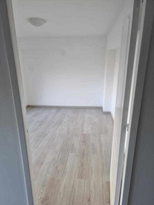 Espaço comercial de 2 pisos com cerca de 140 m²