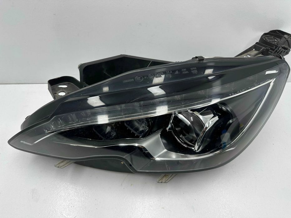 Ótica / Farol Esquerdo - Peugeot 308 II