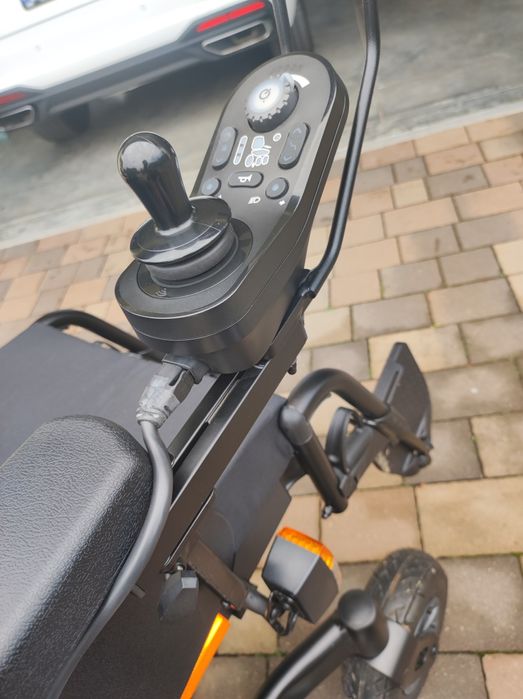 Nieuzywany wózek inwalidzki MEYRA o napędzie elektrycznym