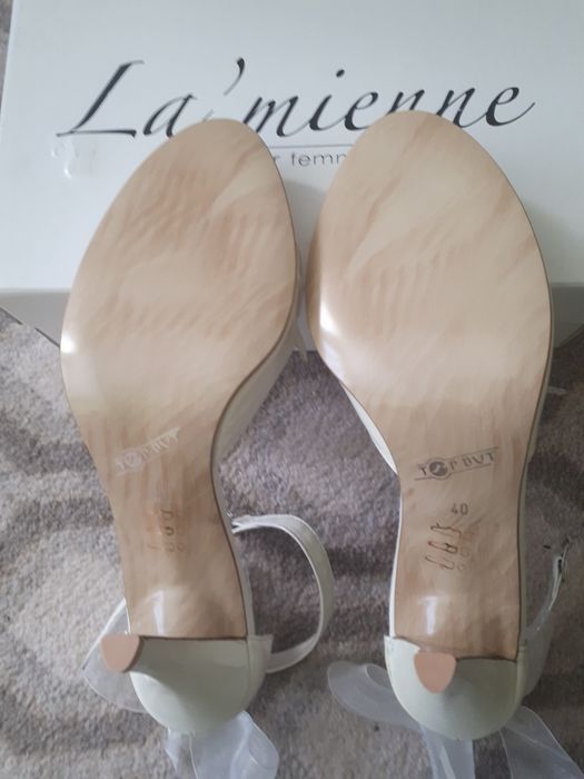 Nowe ślubne buty ze skóry na obcasie roz 40