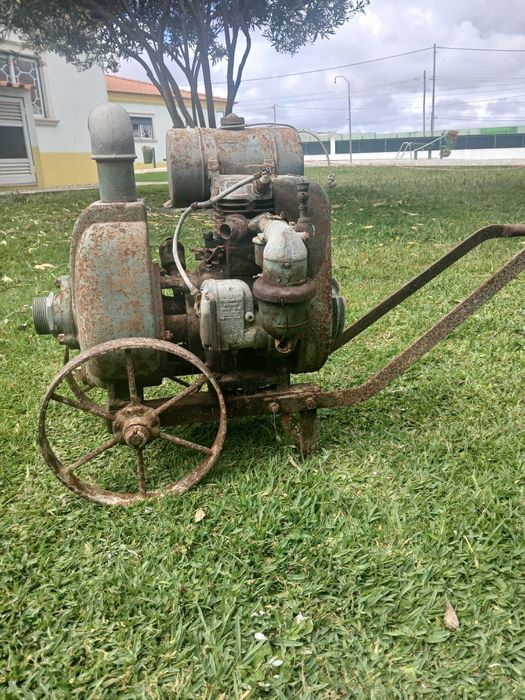 Bomba de água antiga