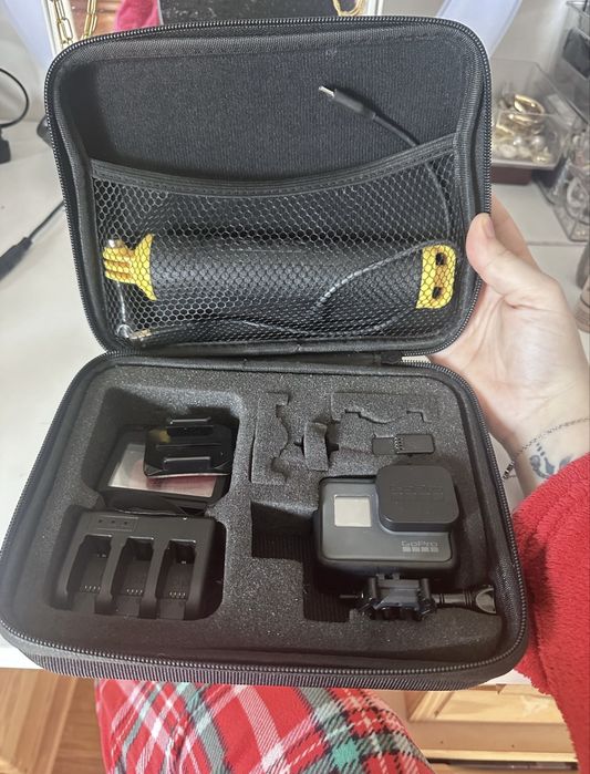Go Pro Hero 5 com caixa e acessorios