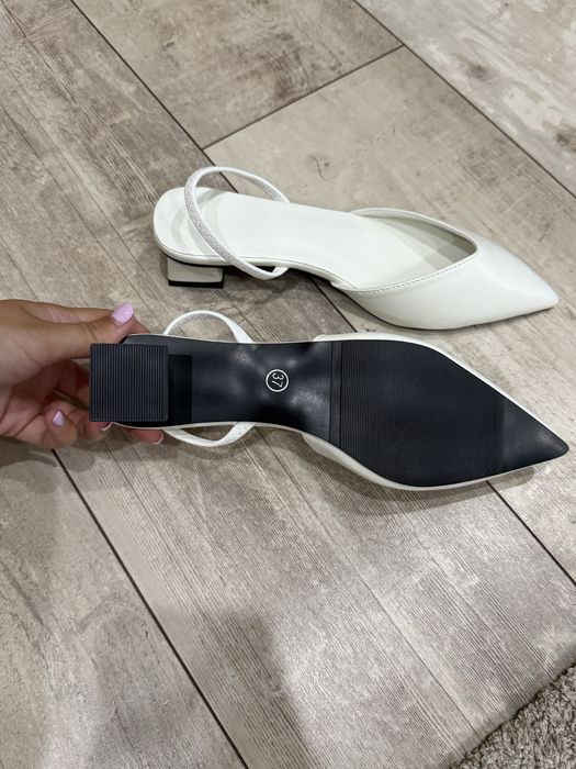 Sapatos de salto brancos SHEIN