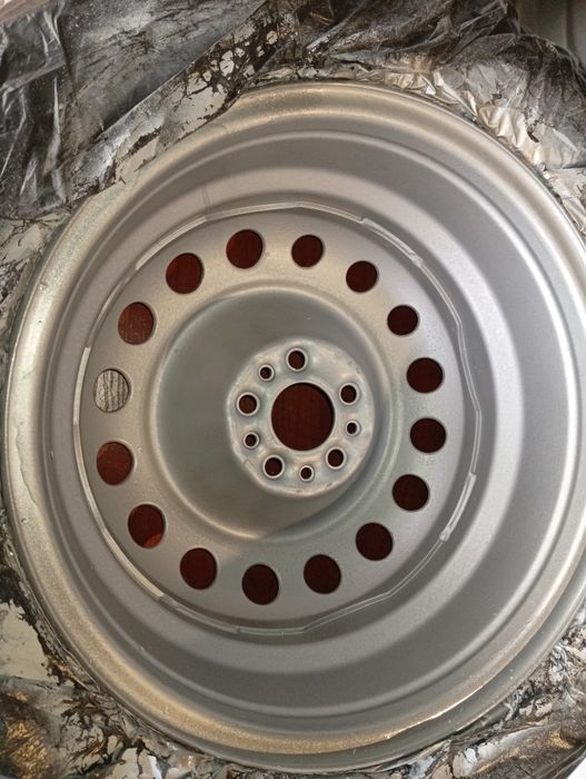 Продам стальні диски R16  для Пежо 807.