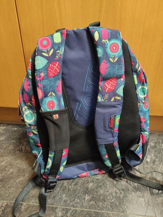 Mochila Totto em bom estado