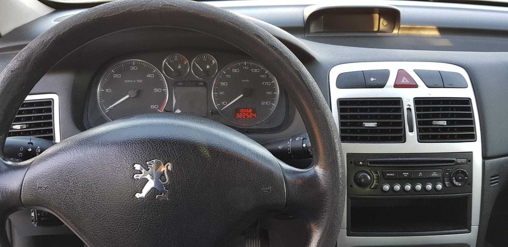 Peugeot 307 SW – 5 lugares (averbada a 7)