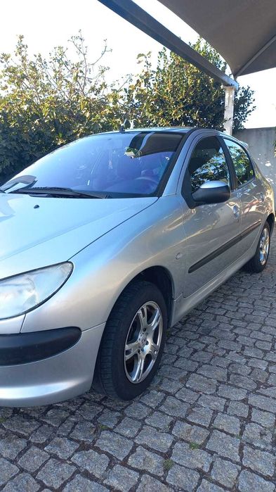 Peogeot 206, Ano 2003, gasolina.