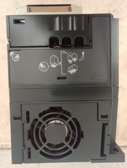 Variador Telemecanique ATV12HU22M2