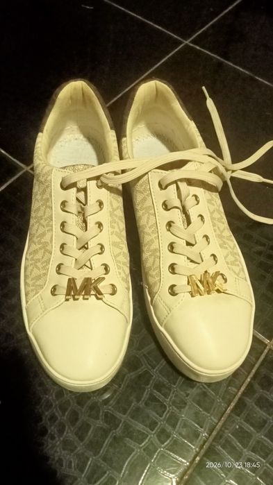 Продам мокасины женские