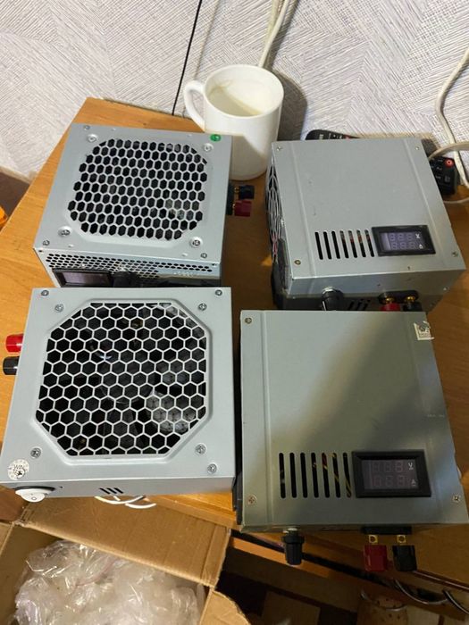 Зарядка  аккумулятора.
Аппарат с регулировкой от 0-30V по току от 0