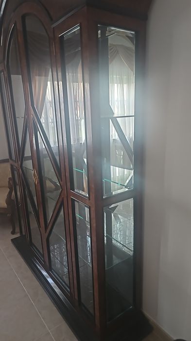 Móvel vitrine mogno