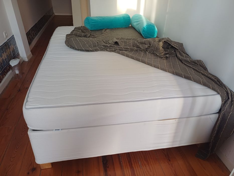 Estrado cama de casal com gavetão ikea