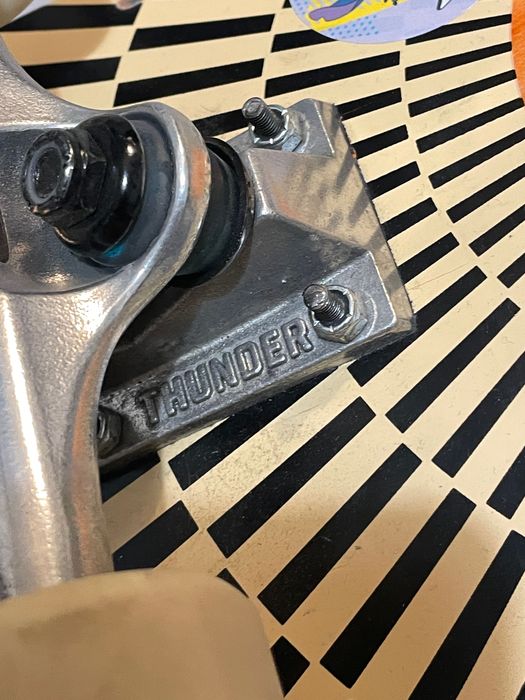 Deskorolka Skateboard Thunder spitfire reds Bones