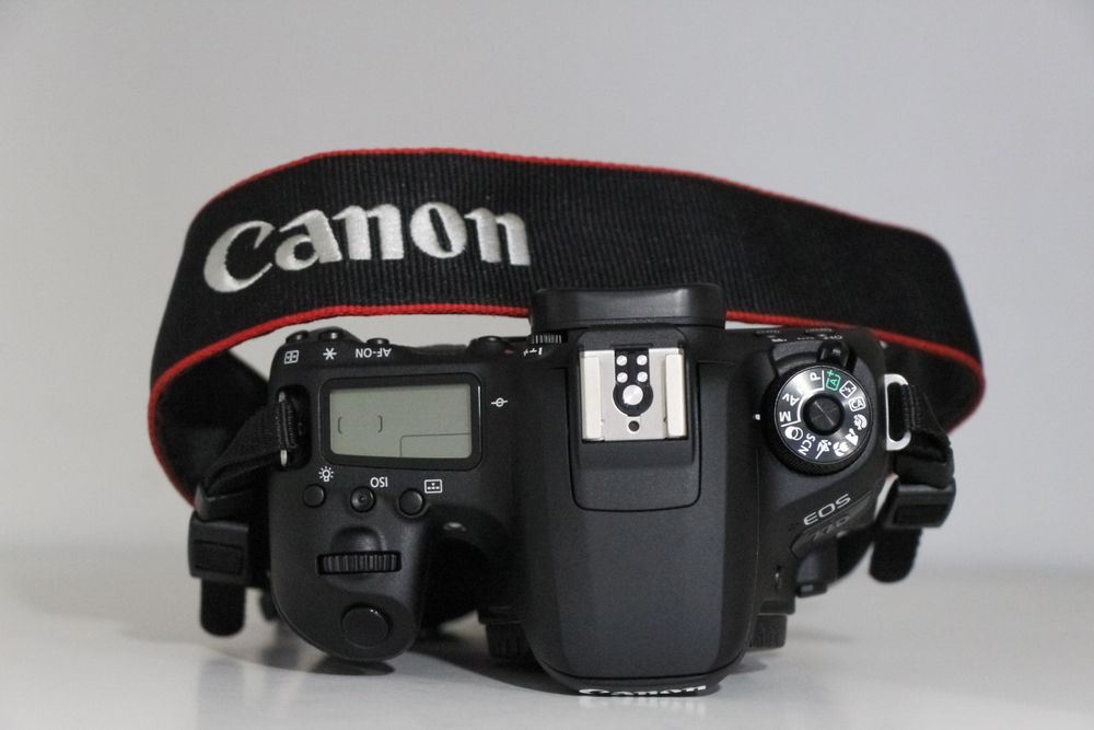 Canon 77D, 760d як нові. Можна з об'єктивом. ( Як 800 750 850 80 70d)