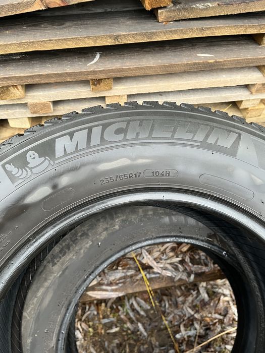 Opony zimowe  235/65 R 17.